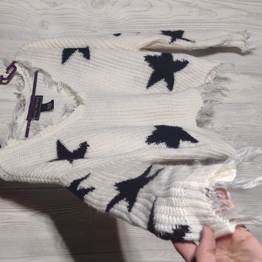 Oversized Star Sweater W/ Fringe! - Picture 3 of 15